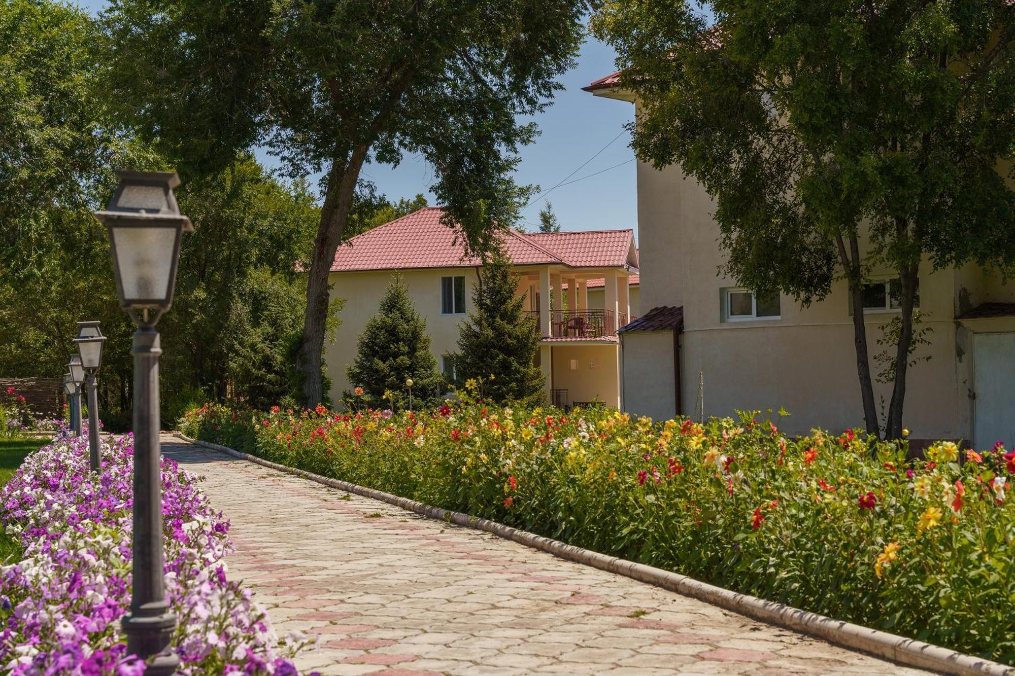 Talisman Village Hotel Bosteri Exterior foto